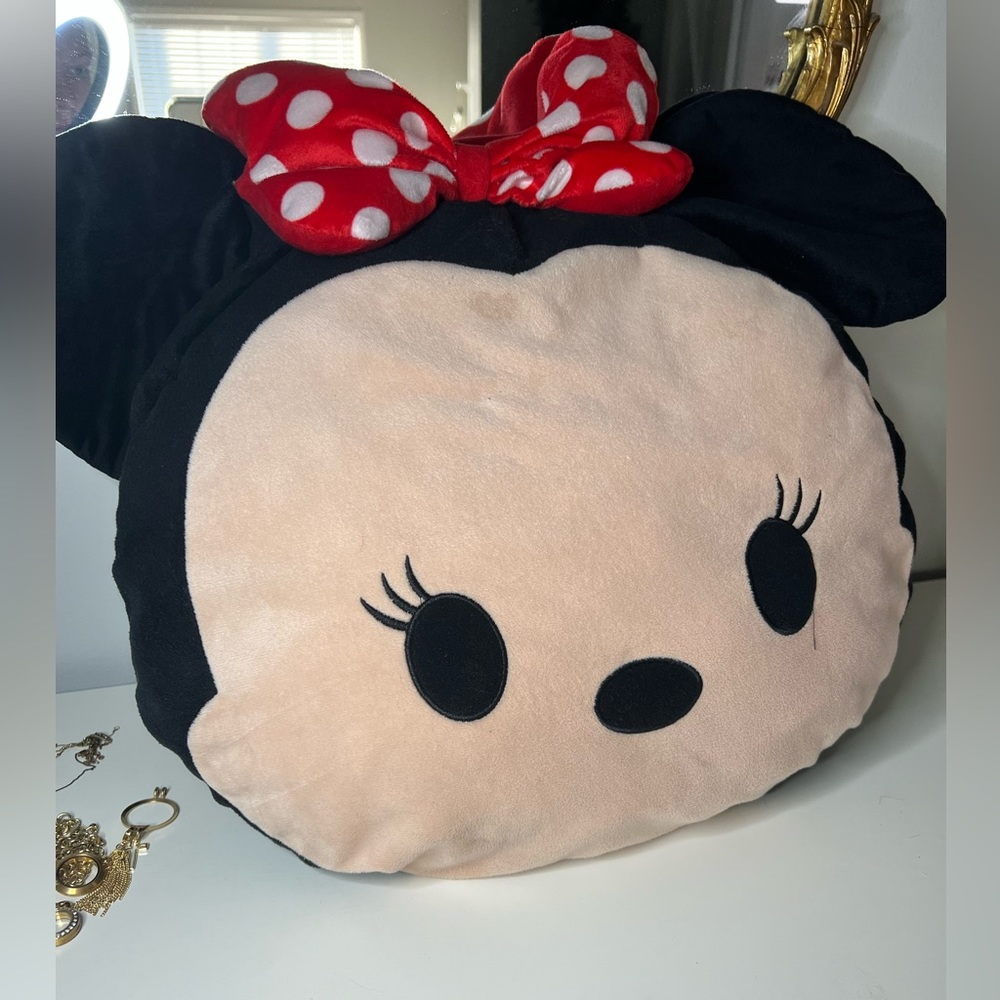 Tsum Tsum Minnie Mouse pillow